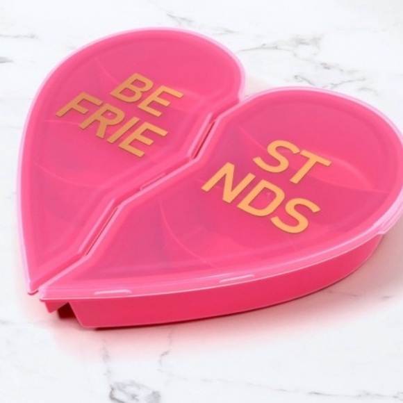 CWC Heart-Shaped Snackle Box - Picture 4 of 7